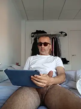 Snapshot of EmilioTaladdro chatting on 05/17/26, 05:16 EmilioTaladdro online show from 05/17/26, 05:16