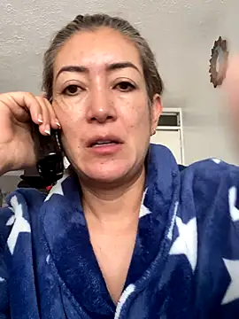 Snapshot of sara_peters_ chatting on 10/06/25, 02:25 sara peters  online show from 10/06/25, 02:25