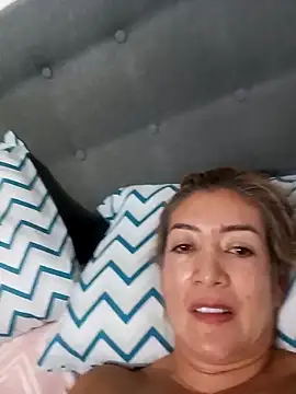 Snapshot of sara_peters_ chatting on 10/07/25, 02:31 sara peters  online show from 10/07/25, 02:31