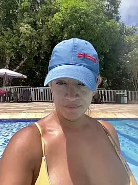 Snapshot of sara_peters_ chatting on 10/14/25, 03:57 sara peters  online show from 10/14/25, 03:57