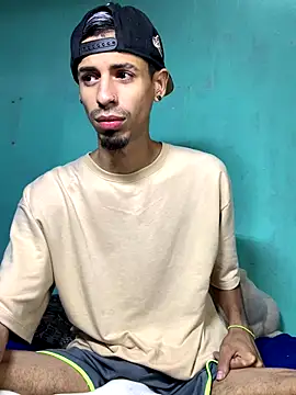 Snapshot of Alexx_1214 chatting on 09/24/25, 02:04 Alexx 1214 online show from 09/24/25, 02:04