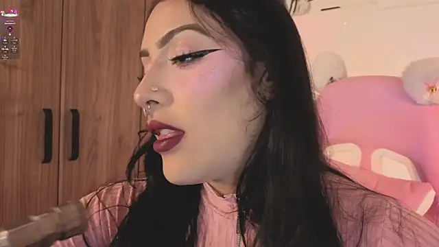 ashlynnlowe  online show from 07/10/26, 10:01