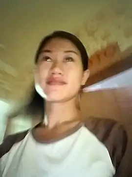 luy-xinh02 online show from 09/18/25, 12:01