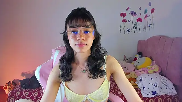 Snapshot of maddy_parker__ chatting on 07/22/26, 01:19 maddy parker online show from 07/22/26, 01:19