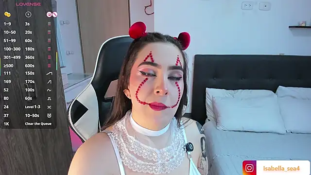 isabella sea  online show from 10/02/25, 01:34