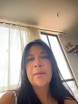 Snapshot of IrisDuvall chatting on 04/25/26, 05:43 IrisDuvall online show from 04/25/26, 05:43