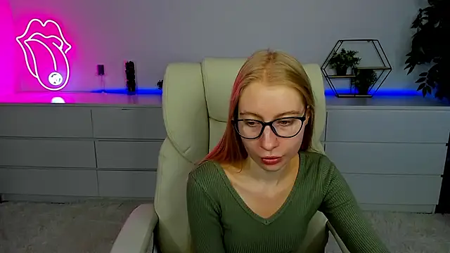 Alina Blonde online show from 10/03/25, 12:02