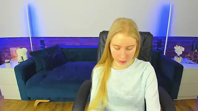 Alina Blonde online show from 03/18/26, 06:49