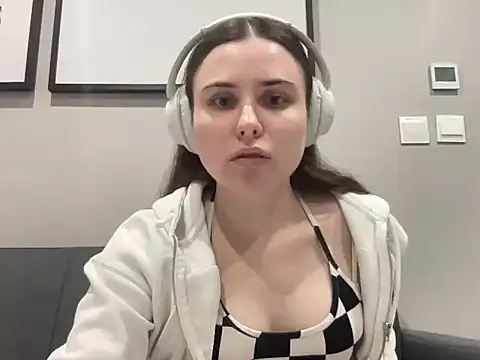 Snapshot of Olyshaa chatting on 07/24/26, 08:51 Olyshaa online show from 07/24/26, 08:51