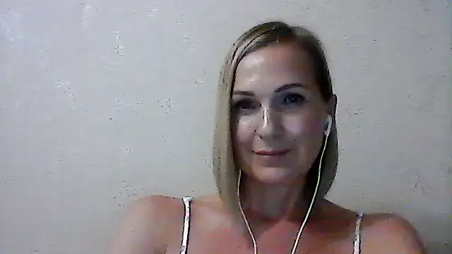 Snapshot of Rozinaa chatting on 07/24/26, 06:06 Rozinaa online show from 07/24/26, 06:06