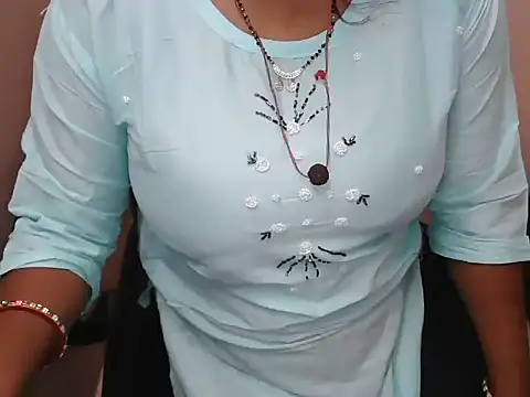 bold naina online show from 12/22/25, 03:58