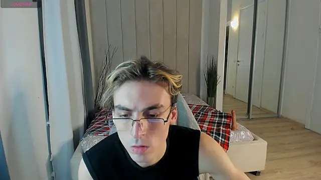Snapshot of OLIVER__MARTINEZ chatting on 09/24/25, 08:12 OLIVER MARTINEZ online show from 09/24/25, 08:12