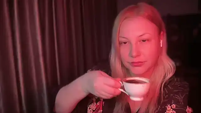BikiHellena online show from 06/18/26, 02:56