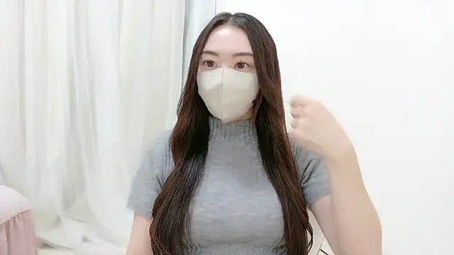  Mia land  online show from 10/13/25, 01:22