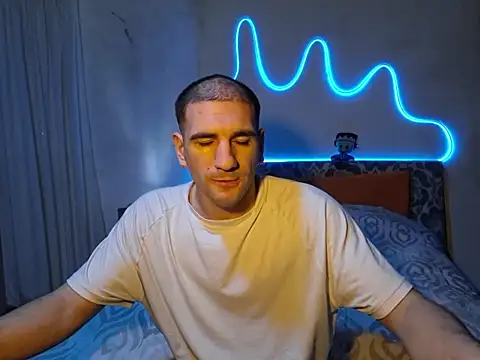 Snapshot of ObeyLust chatting on 11/17/25, 07:03 ObeyLust online show from 11/17/25, 07:03