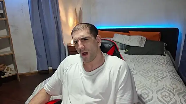 Snapshot of ObeyLust chatting on 11/30/25, 01:20 ObeyLust online show from 11/30/25, 01:20