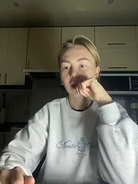 MartaLuna  online show from 11/27/25, 08:00