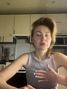 MartaLuna  online show from 12/18/25, 08:42