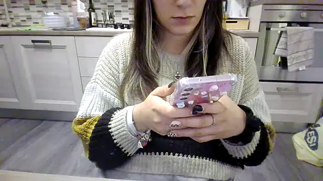 Snapshot of Camaleontica chatting on 10/14/25, 06:20 Camaleontica online show from 10/14/25, 06:20