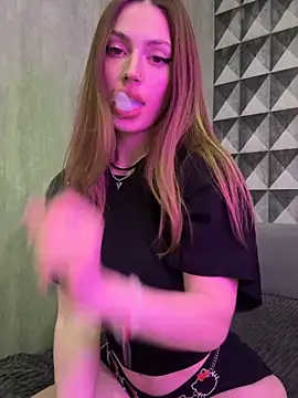 Elizabeth Tay online show from 04/19/26, 06:10