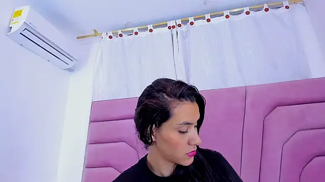 miajhonsonx online show from 02/24/26, 08:07