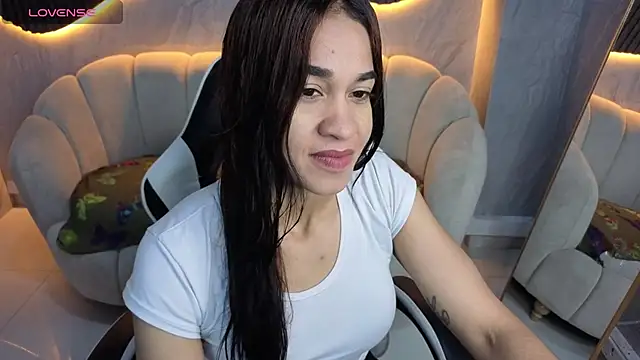Snapshot of Maia_Tx chatting on 09/29/25, 12:43 Maia Tx online show from 09/29/25, 12:43