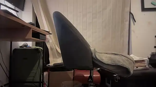 Snapshot of jasoncali305 chatting on 02/18/26, 06:31 jasoncali305 online show from 02/18/26, 06:31