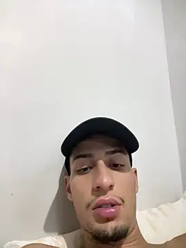 Snapshot of 7Novinho chatting on 02/26/26, 06:18 7Novinho online show from 02/26/26, 06:18