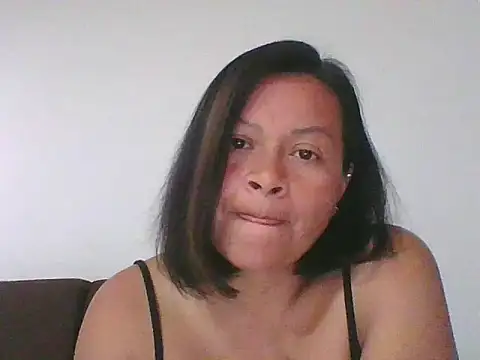 adri89-g online show from 10/21/25, 04:30