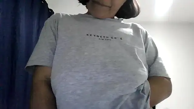 Snapshot of adri89-g chatting on 06/18/26, 04:46 adri89-g online show from 06/18/26, 04:46