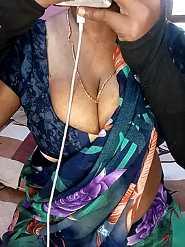 Snapshot of KannadaTamilTeluguBeauty chatting on 02/06/26, 06:29 KannadaTamilTeluguBeauty online show from 02/06/26, 06:29