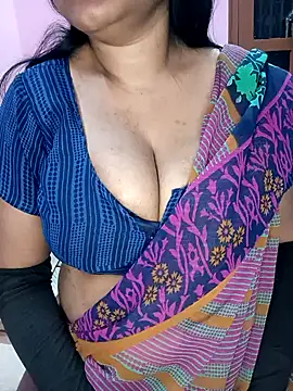 Snapshot of KannadaTamilTeluguBeauty chatting on 02/09/26, 03:05 KannadaTamilTeluguBeauty online show from 02/09/26, 03:05