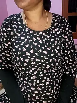 Snapshot of KannadaTamilTeluguBeauty chatting on 02/10/26, 02:21 KannadaTamilTeluguBeauty online show from 02/10/26, 02:21