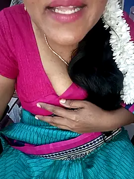 Snapshot of KannadaTamilTeluguBeauty chatting on 02/12/26, 08:31 KannadaTamilTeluguBeauty online show from 02/12/26, 08:31