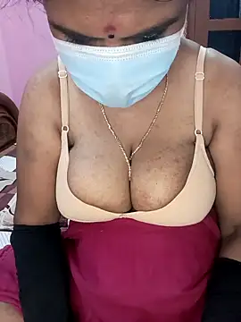 Snapshot of KannadaTamilTeluguBeauty chatting on 02/15/26, 10:17 KannadaTamilTeluguBeauty online show from 02/15/26, 10:17