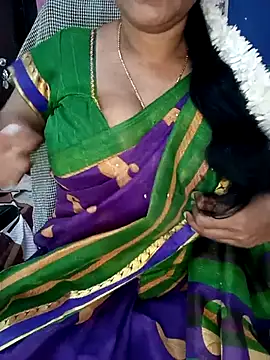 Snapshot of KannadaTamilTeluguBeauty chatting on 02/16/26, 10:55 KannadaTamilTeluguBeauty online show from 02/16/26, 10:55