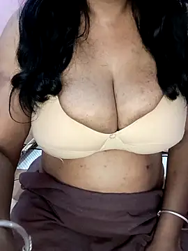 Snapshot of KannadaTamilTeluguBeauty chatting on 02/24/26, 08:29 KannadaTamilTeluguBeauty online show from 02/24/26, 08:29