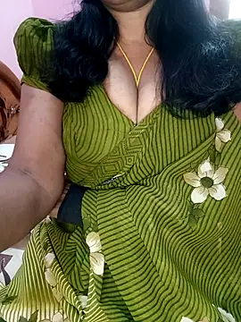 Snapshot of KannadaTamilTeluguBeauty chatting on 02/26/26, 09:41 KannadaTamilTeluguBeauty online show from 02/26/26, 09:41