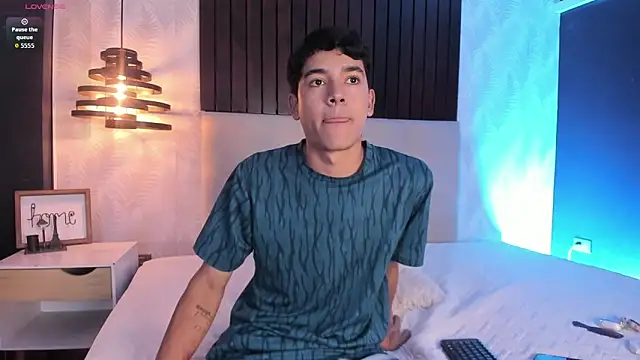 SandroVeyra online show from 10/26/25, 03:34