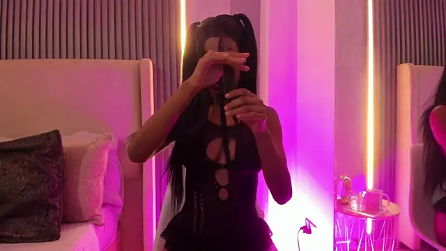 AishaValcazar online show from 09/30/25, 03:22