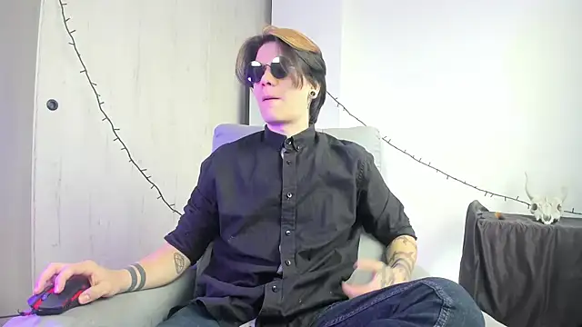 Jerry Cole online show from 12/17/25, 03:29