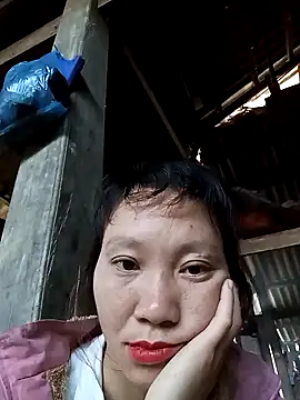 bonnie-00 online show from 10/04/25, 11:25