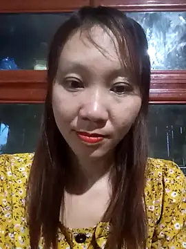 Snapshot of bonnie-00 chatting on 05/17/26, 11:39 bonnie-00 online show from 05/17/26, 11:39