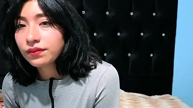 Sullyoonn online show from 10/24/25, 11:23