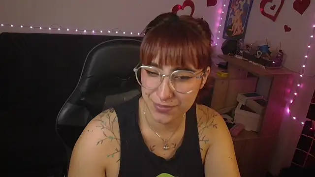 Snapshot of Miacatsito3 chatting on 05/26/26, 04:08 Miacatsito3 online show from 05/26/26, 04:08