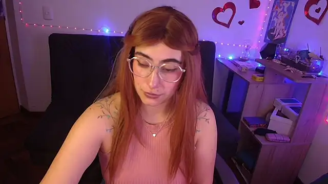 Snapshot of Miacatsito3 chatting on 06/04/26, 03:23 Miacatsito3 online show from 06/04/26, 03:23