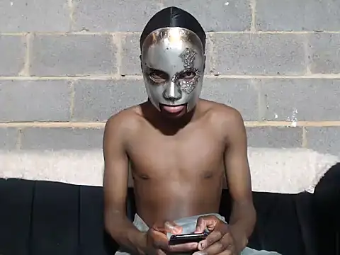 Snapshot of Romeo_Favent chatting on 09/28/25, 01:11 Romeo Favent online show from 09/28/25, 01:11