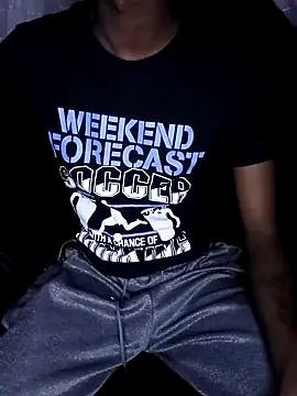 Snapshot of Romeo_Favent chatting on 11/17/25, 08:47 Romeo Favent online show from 11/17/25, 08:47