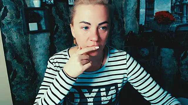 EmmaCat  online show from 11/10/25, 05:06