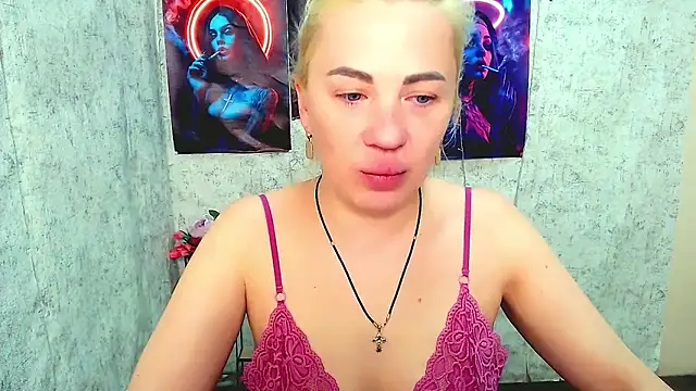 EmmaCat  online show from 03/23/26, 05:44